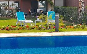 Appartement De Luxe Avec Jardin Vue Sur La Piscine Golf Securise 24H Sur 24 A 5 Minutes De L Aeroport